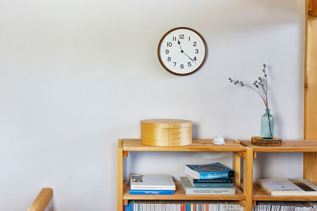 ROOT Round - BW Clock by Lemnos