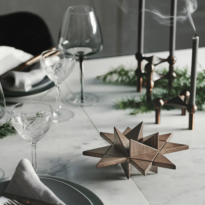 Boyhood - Fröbel Star Table Smoked