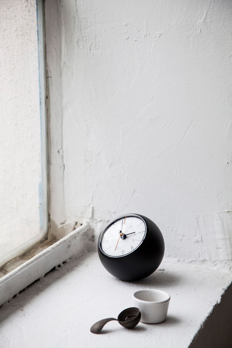 The Earth Clock less - BK by Lemnos