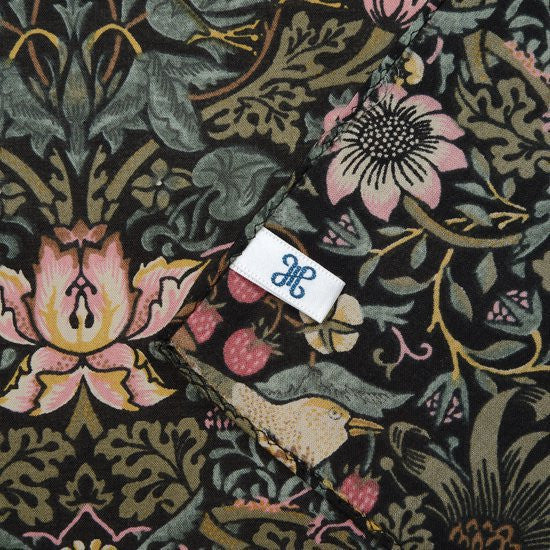 William Morris_STRABERRY THIEF / black