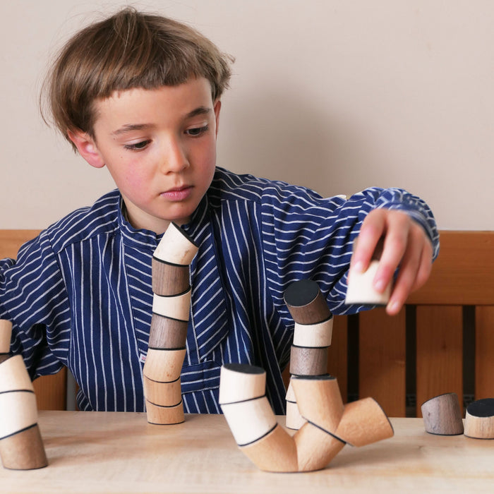 Loggos - Stacking Game - Medium