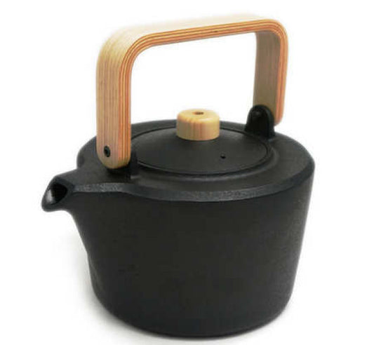 CAST IRON POT WITH OAK HANDLE by Masanori Masuda