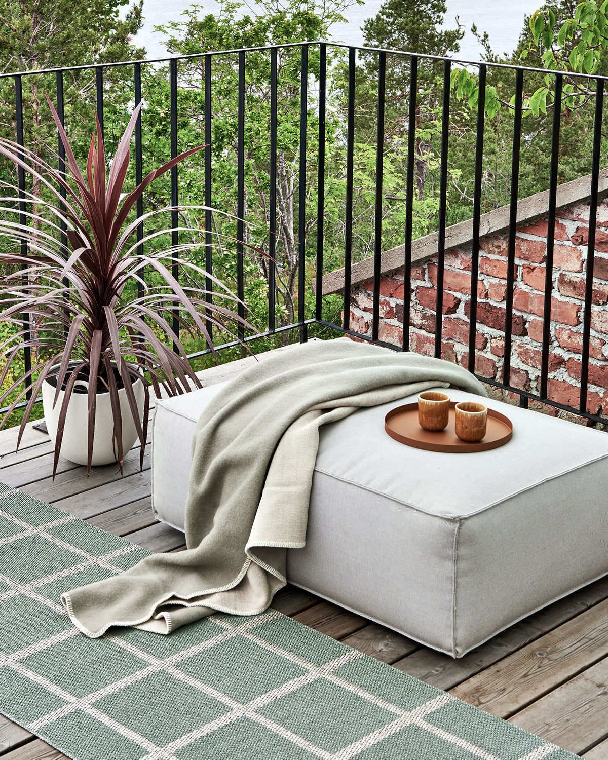 Blanket YLVA Pine/Seagrass by Pappelina