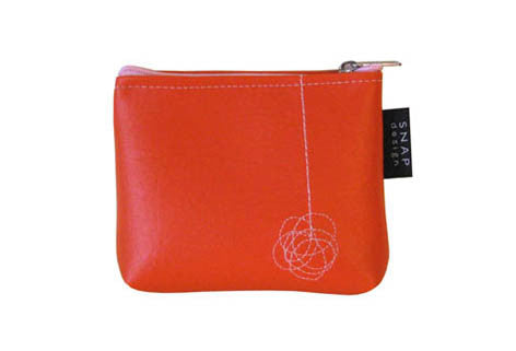 SNAP DESIGN PUFF COIN BAG IN ORANGE WITH PINK